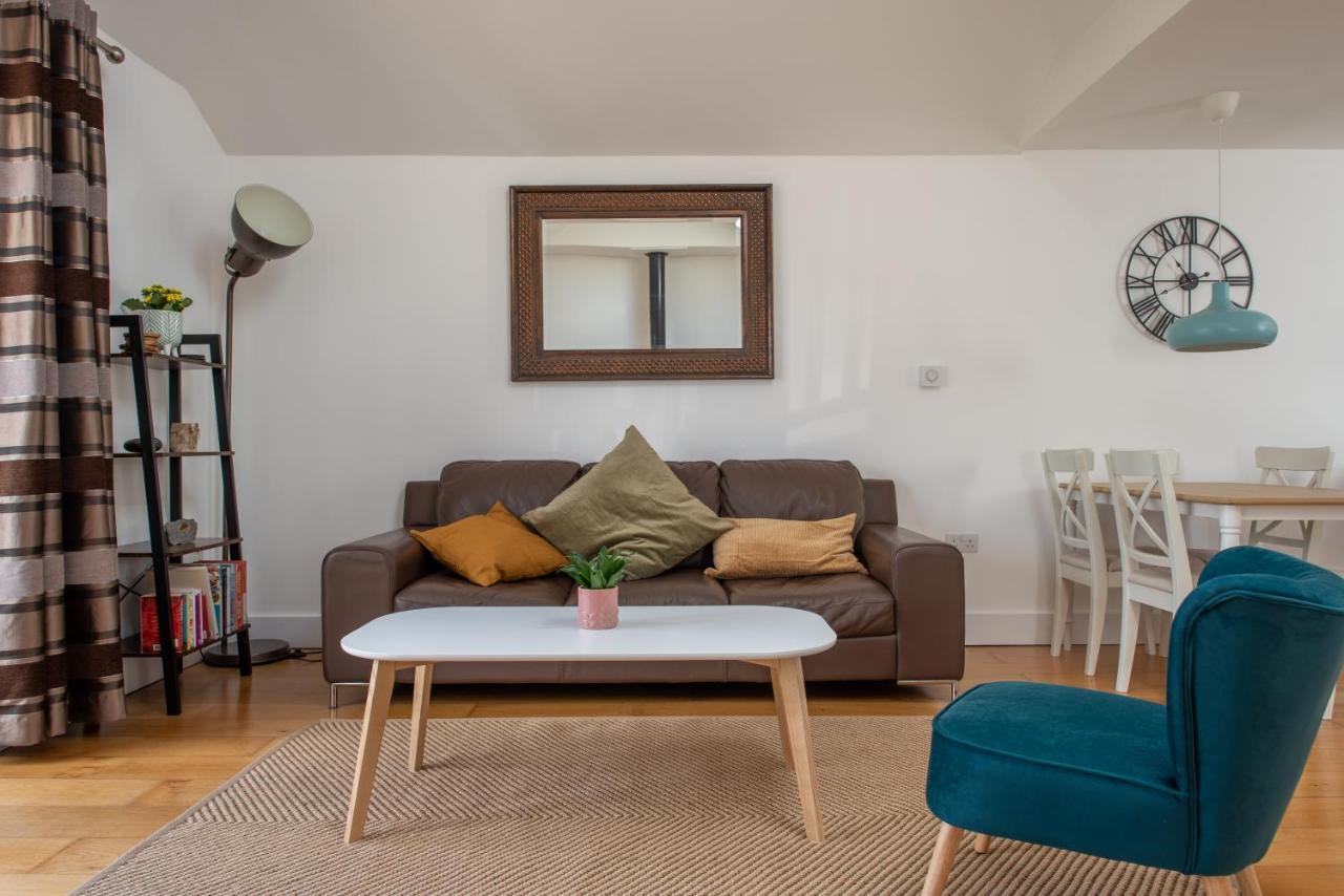 Modern, Well Placed House Walkable To & Town Ferienhaus *
